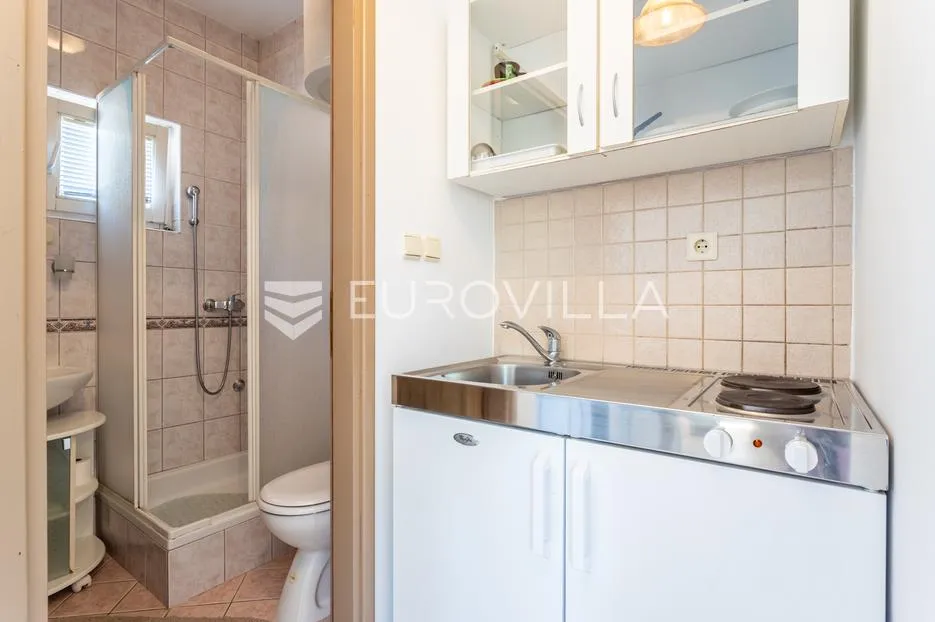 brač, milna, samostojeća kuća s četiri apartmana - slika 10