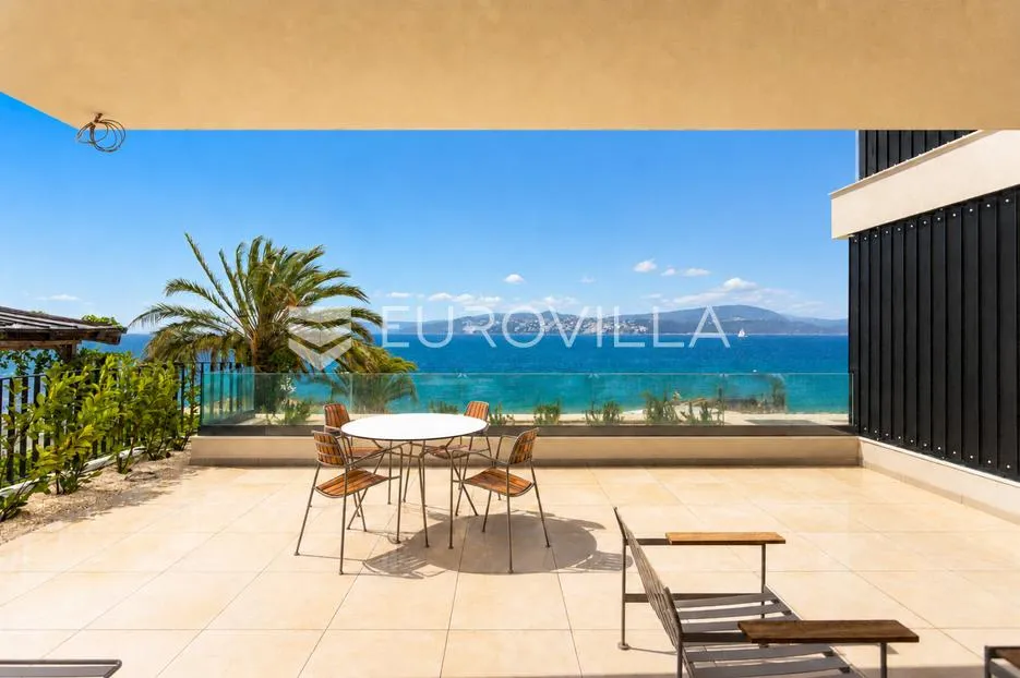 okolica trogira, luksuzni stan na plaži - slika 2