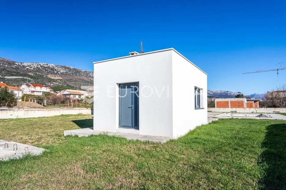 kaštel lukšić, obiteljska vila s bazenom u visokoj roh bau fazi - slika 21