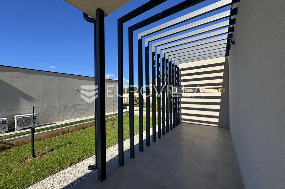 istra, jakovići, novogradnja, prizemnica 144 m2 s dvije spavaće sobe i bazenom - slika 41