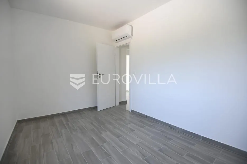 zadar, zaton, trosoban stan s krovnom terasom, 50 m od mora - slika 19