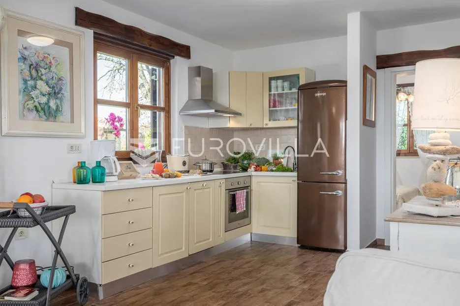 istra, okolica lovreča, samostojeća kuća 120m2 s bazenom na kraju sela - slika 7