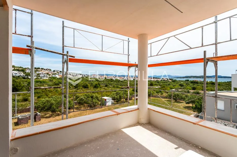 vodice, moderna novogradnja, trosoban stan s pogledom na more, 300 m od mora, 2k3 - slika 11