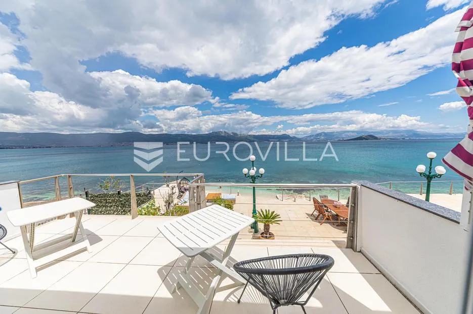 otok čiovo - prekrasna vila direktno na plaži - slika 22