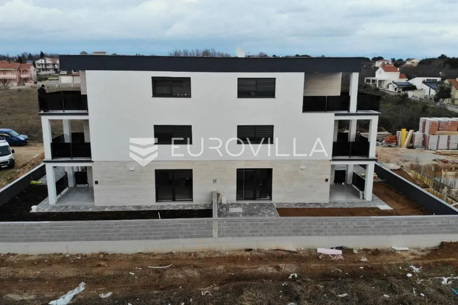 zadar, privlaka, luksuzno opremljen dvosoban stan 65,90 m² s vrtom - slika 11