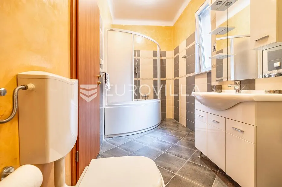 zagreb, martićeva ulica, uređen četverosoban stan površine 90 m² - slika 7
