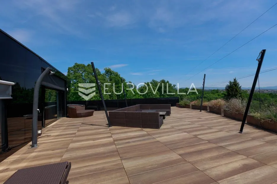 matulji, penthouse peterosobni dvoetažni stan160 m², terasa 130 m² i privatna okućnica 250 m² - slika 27