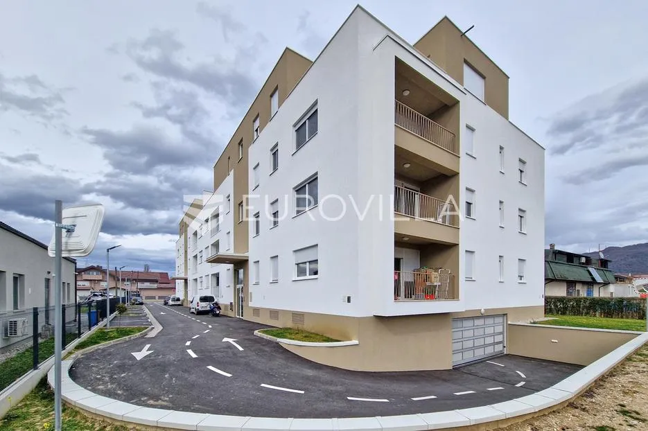 zaprešić, prekrasan trosoban stan 61 m², parking, namješten - slika 9