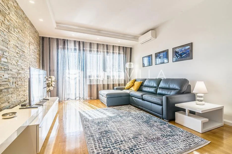 Kvaternik Plaza dvosoban penthouse s 2 garaže - Zagreb