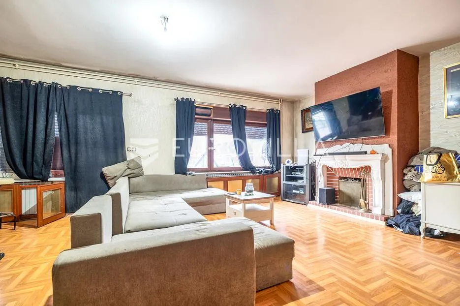 zagreb, remete, peterosoban dvoetažan stan, 216 m² - slika 2