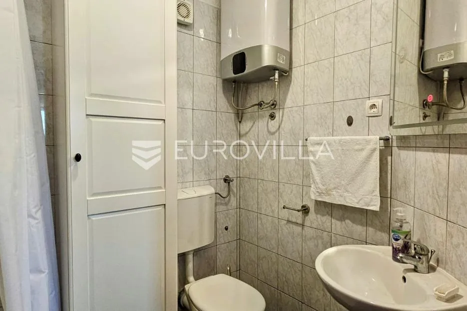 trogir, kuća s tri apartmana s pogledom na more na 50 m od mora - slika 8