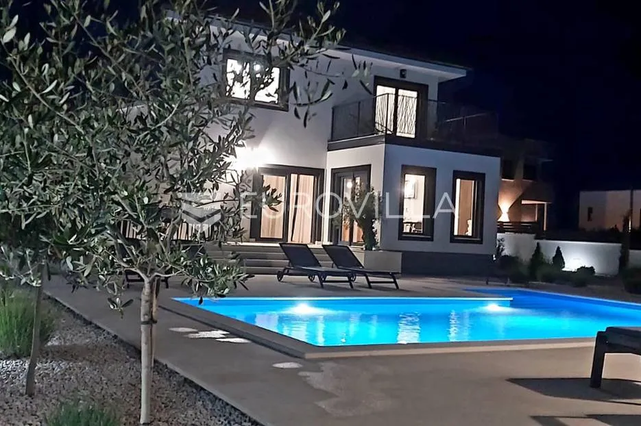 istra, krnica, prekrasna moderna vila od 135 m² na velikoj uređenoj okućnici - slika 30