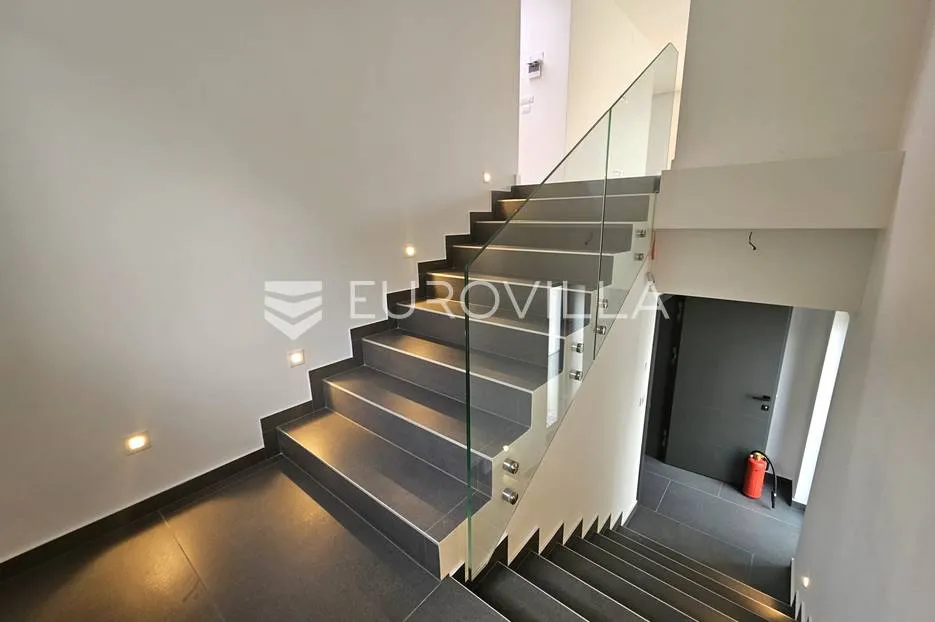 rijeka, costabella, luksuzan trosoban stan 101.39 m² - slika 19