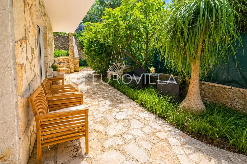 cres, martinšćica, samostojeća kuća 148 m², dva apartmana, samo 150 m od mora - slika 17