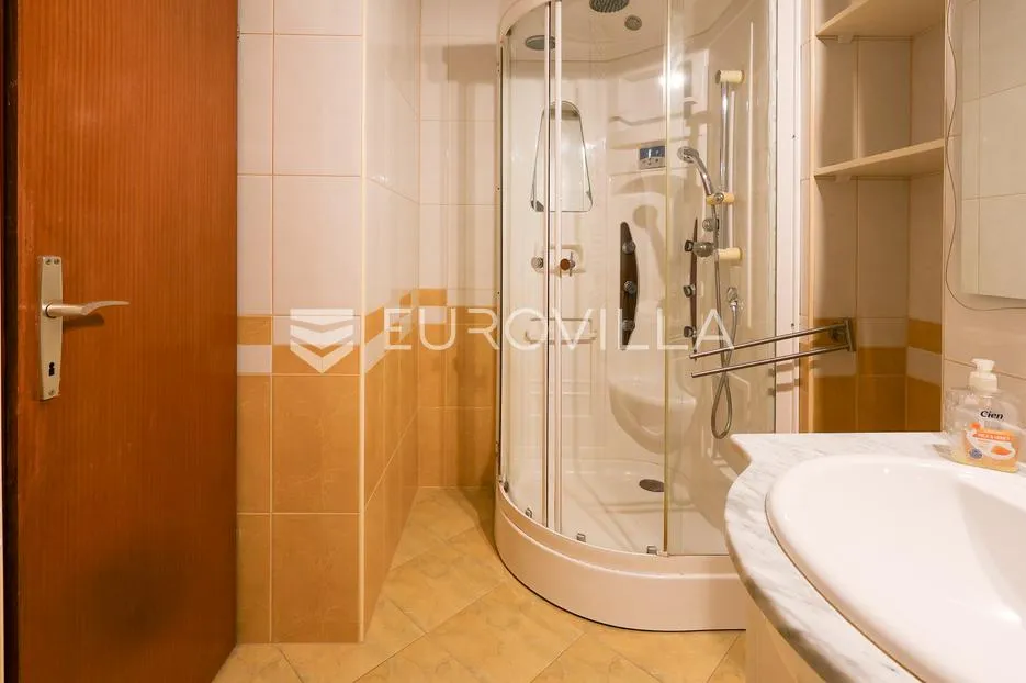 slavonski brod, centar, komforan trosoban stan 68 m² - slika 8