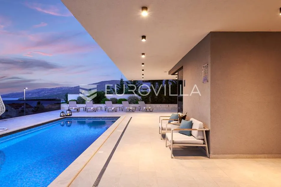 trogir - marina, luksuzna vila s vanjskim, grijanim bazenom - slika 49