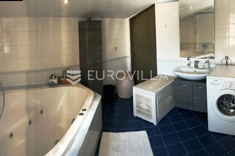 zagreb, gračani, predivna kuća od 289,18 m2 - slika 23