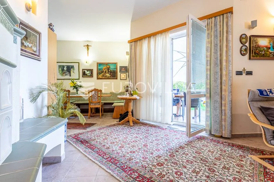 brač, prekrasna vila s velikom okućnicom 20 m od mora - slika 19