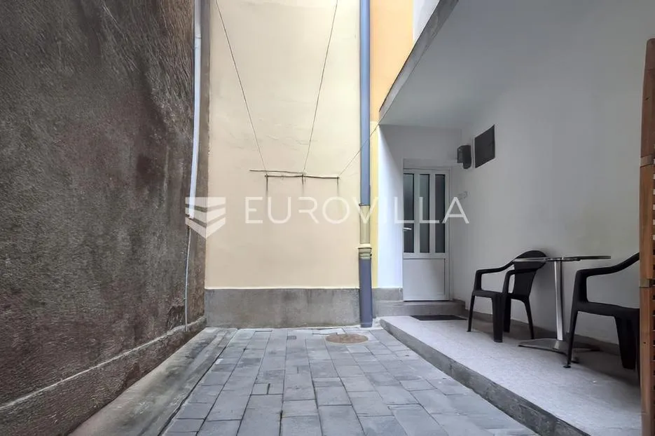 senj, dvosobni stan od 57 m² u strogom centru - slika 20