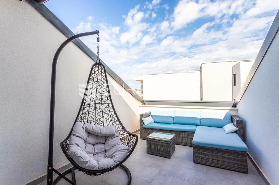 rogoznica, zečevo, kuća s 4 stana i podrumom, 366,81 m² - slika 22