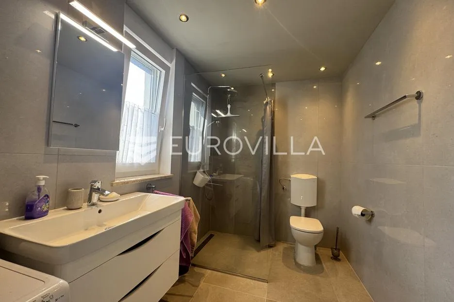istra, žbandaj, troetažni stan 126 m² s 4 spavaće sobe, vrtom i parkingom - slika 29