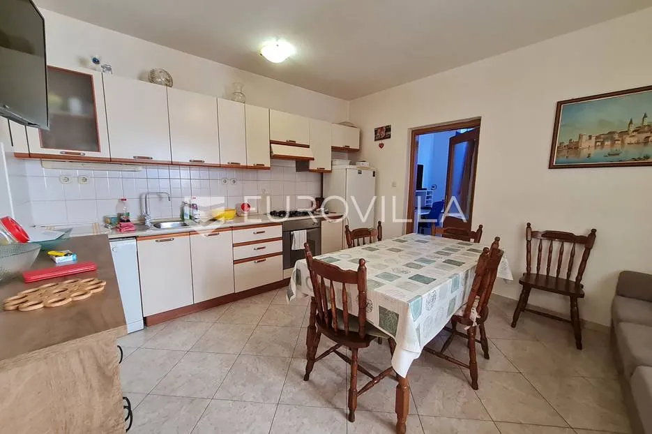 trogir, kamena kuća s vrtom i parkingom, blizu mora - slika 17