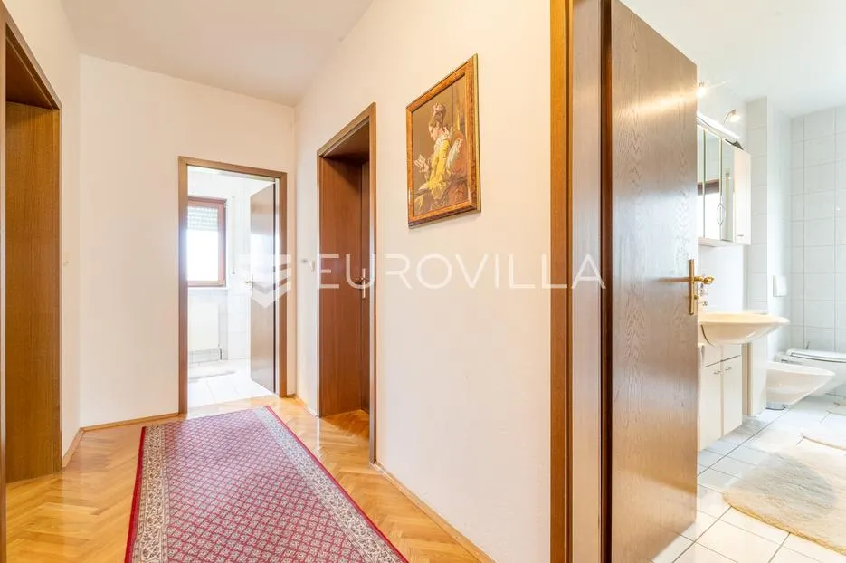 zagreb, sesvetski kraljevec, kvalitetna kuća s dva stana i garažom 390 m2 - slika 6