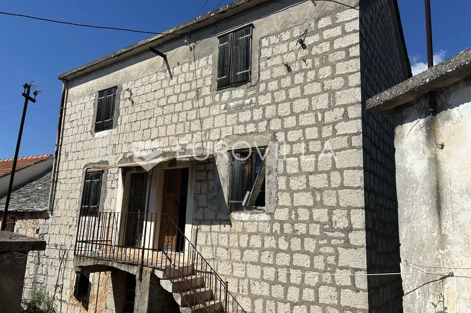 trogir, okrug gornji, stara kuća u nizu površine 150 m² - slika 3