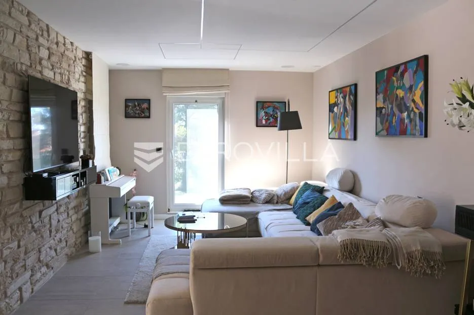 šibenik, vila s bazenom, saunom i vrtom dostupna od kolovoza - slika 22