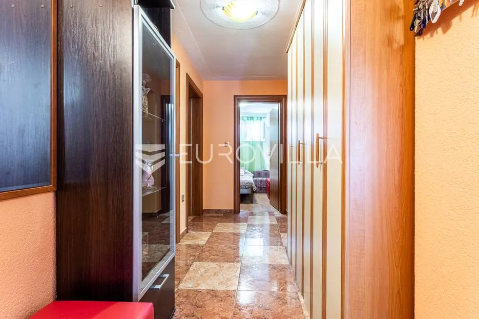 vinišće, kuća s s bazenom i 6 apartmana uz zemljište 1.000 m2 - slika 19