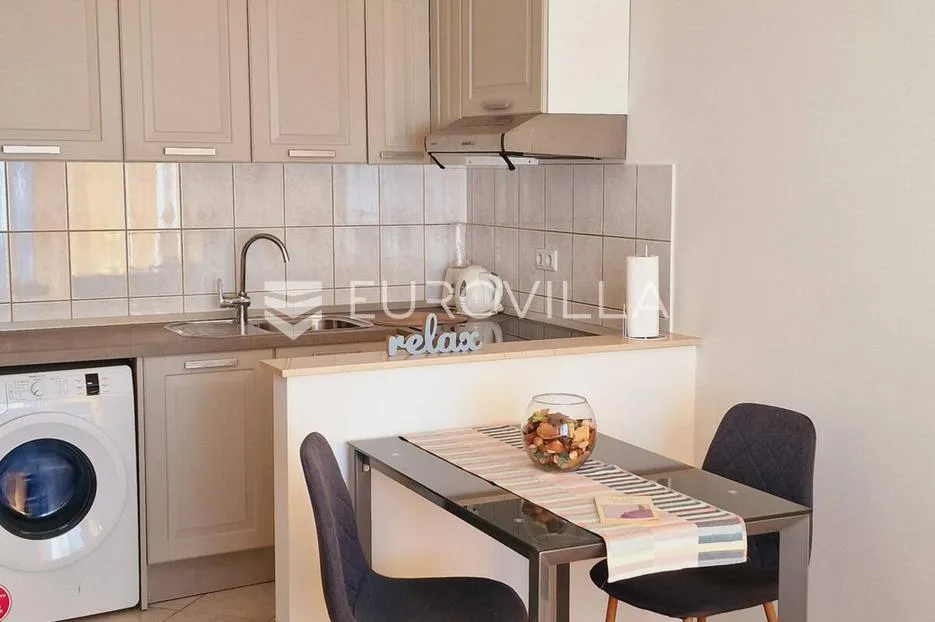 Dugi rat, Jesenice, studio apartman 20m od mora