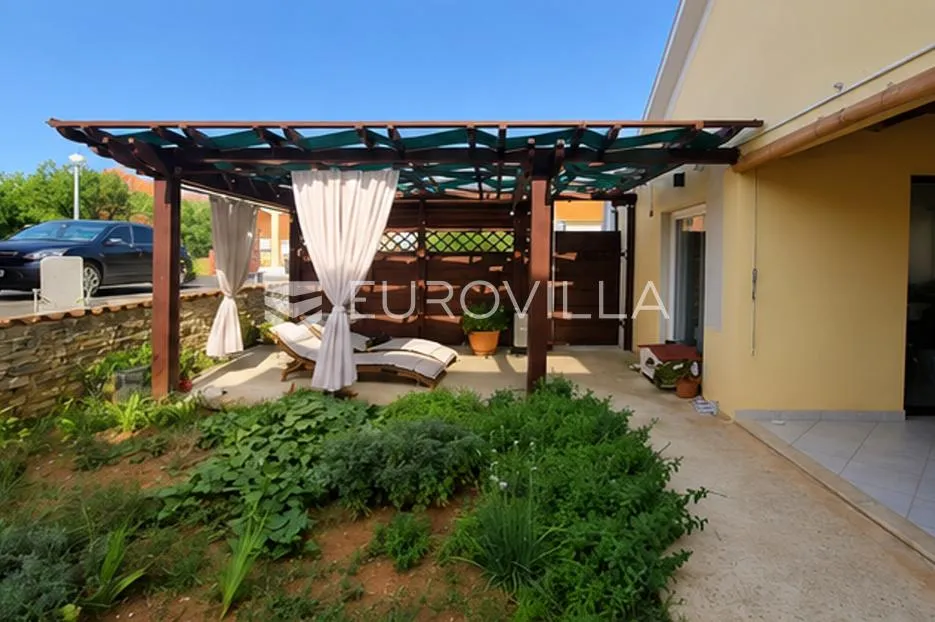 vir, samostojeća prizemnica s garažom i mediteranskim vrtom, 120 m od mora - slika 20