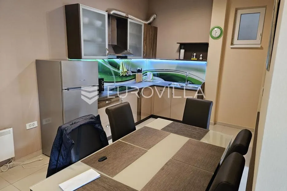 osijek, centar, najam uređenog četverosobnog stana površine 94 m² - slika 5