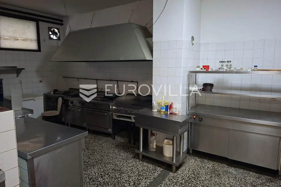 okučani, ugostiteljski objekt 576 m² na zemljištu od 2.225 m² - slika 6