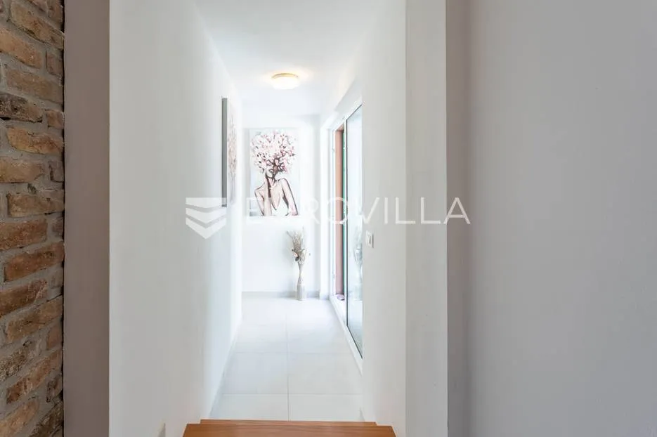split, jesenice, prekrasna autentična vila s pogledom na more - slika 24