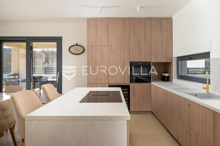 istra, rovinjsko selo, moderna kuća 210 m² s grijanim bazenom, saunom i jacuzzijem - slika 6