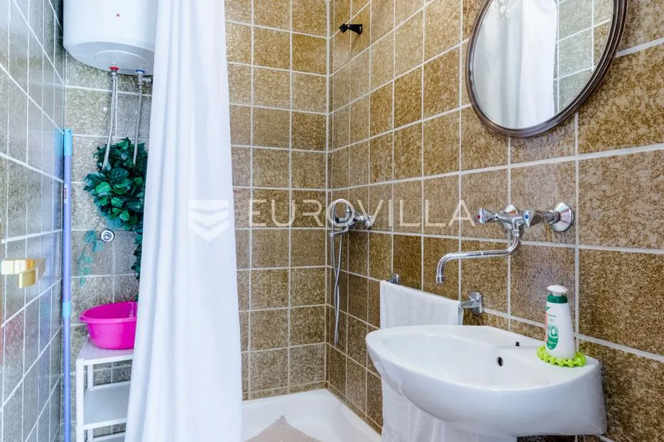 omiš, marušić, prekrasna apartmanska kuća - slika 28