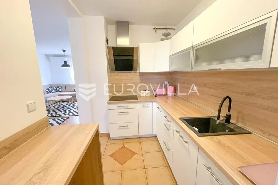 osijek gornji grad, prostran trosoban stan za najam 72,37 m², s privatnim parkirnim mjestom - slika 5