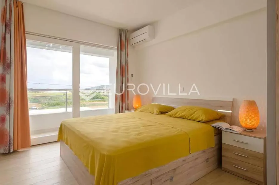 trogir, moderna vila s bazenom - slika 10