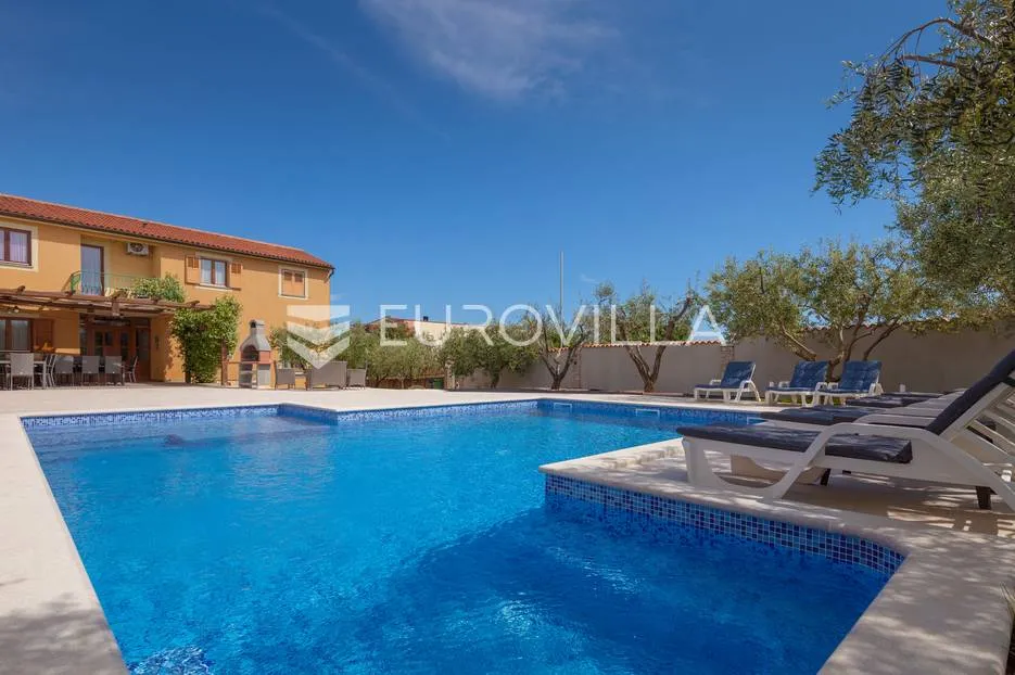istra, banjole, prostrana stambeno poslovna kuća za odmor, 750 m², parcela 1370 m² - slika 7
