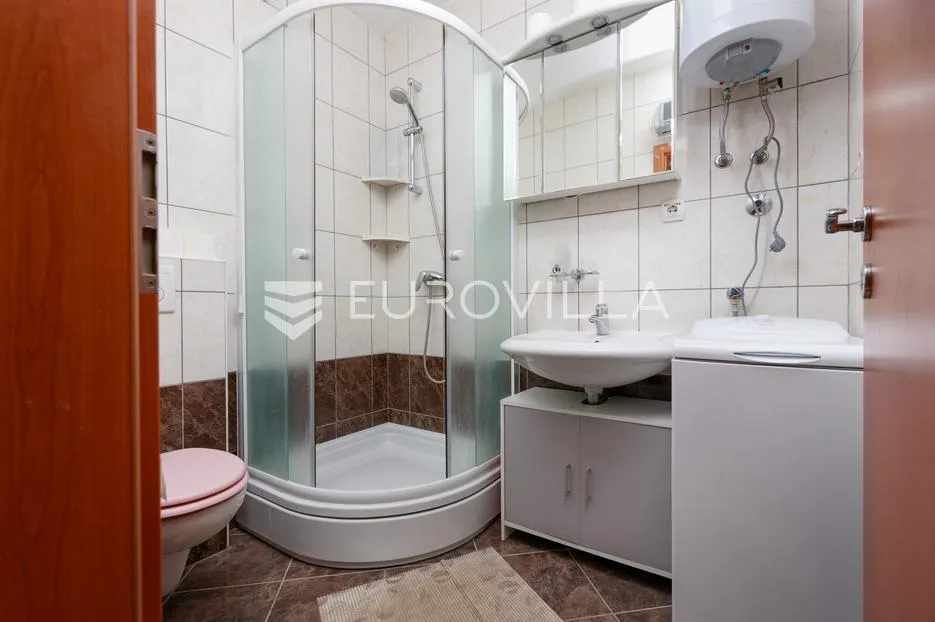 novi vinodolski, dvosobni stan od 54 m² s prekrasnim pogledom i potkrovljem od 30 m² - slika 10