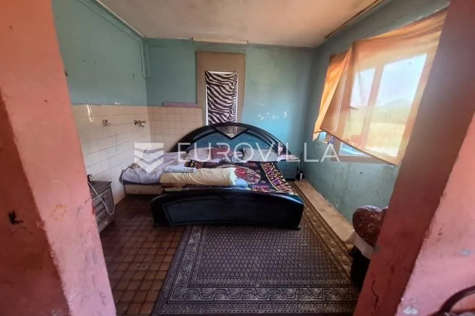 plaški, kuća 320 m², energetski obnovljena, mirna lokacija - slika 9