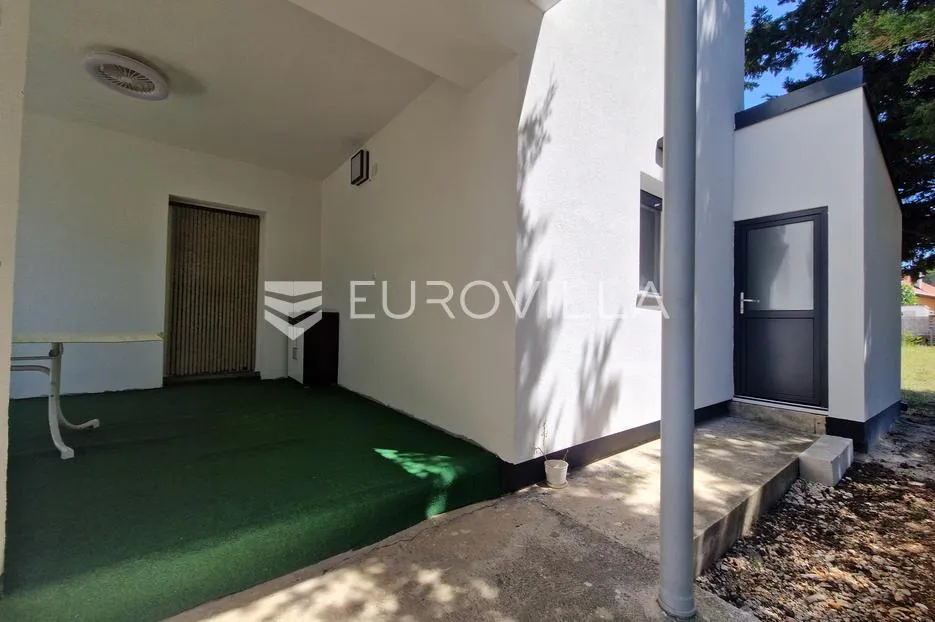 vir, samostojeća kuća s uređenim apartmanom i roh bau katom, 500 m od mora - slika 29