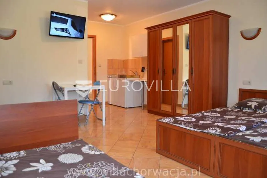 medulin, velika stambena zgrada 300 m od mora - slika 7