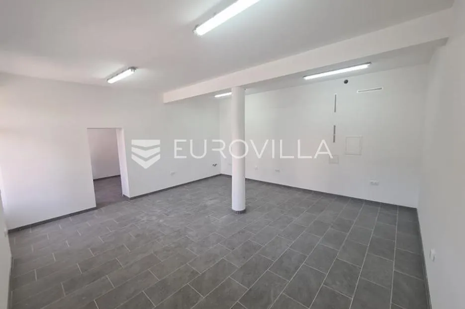 Ljubešćica, Centar poslovni prostor 55 m²