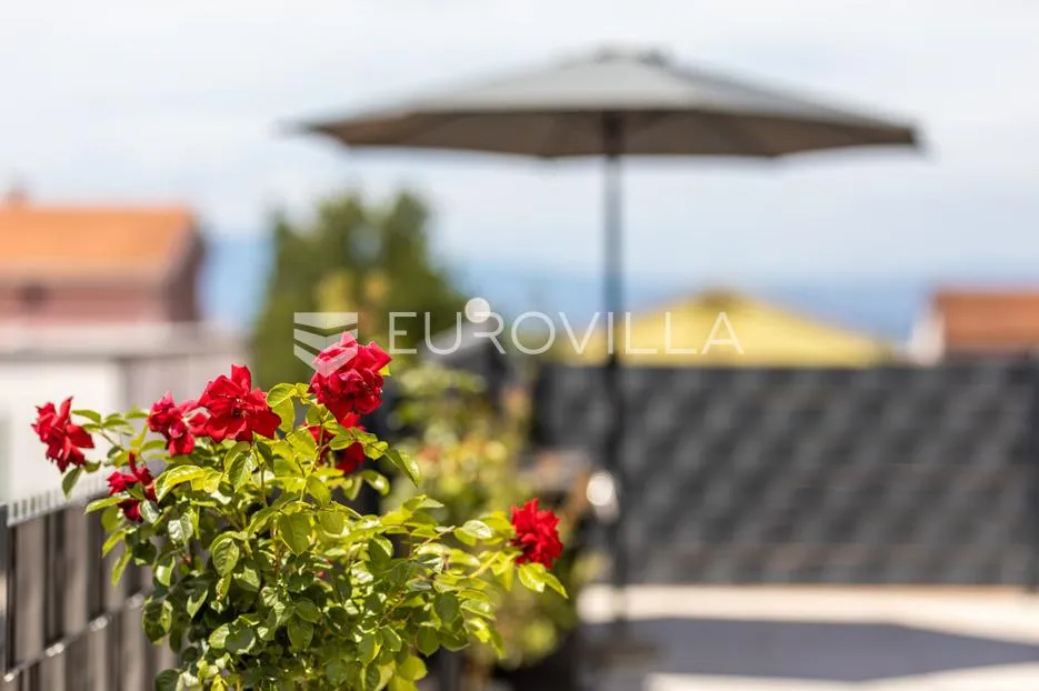 malinska, adaptirana kuća s tri stana 280,72 m², 800m od mora - slika 18