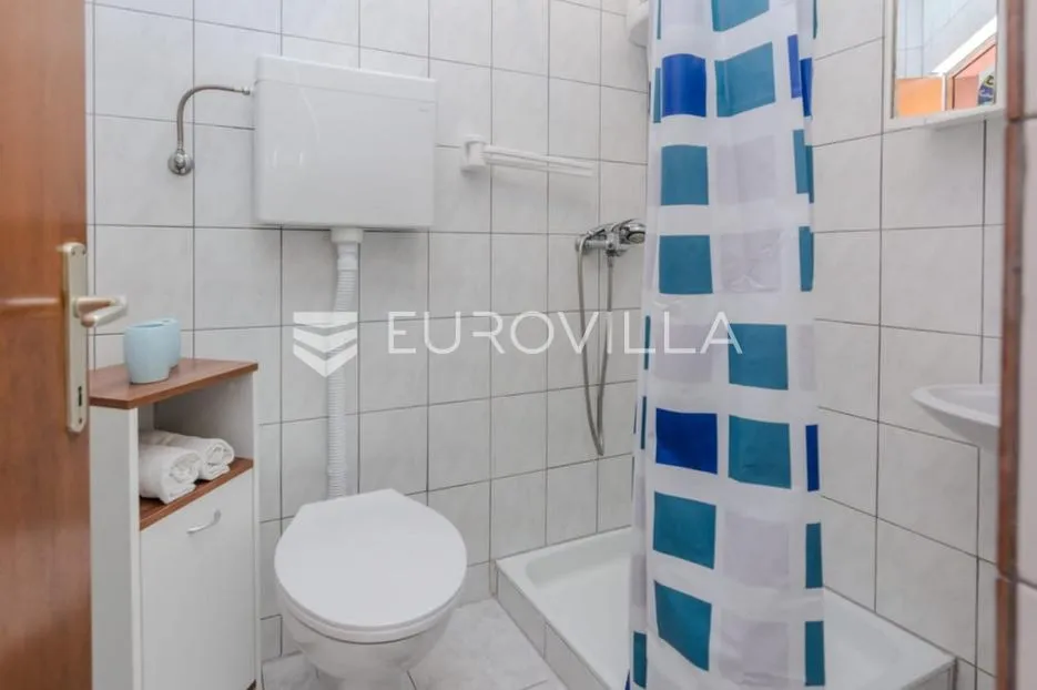 vir, apartmanska kuća s 3 jedinice, velikom okućnicom i potencijalom za bazen blizu centra - slika 48