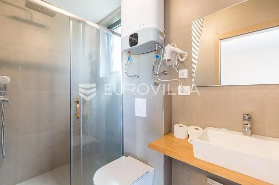 istra, rovinj, vila moderne arhitekture na 300 metara od mora - slika 16