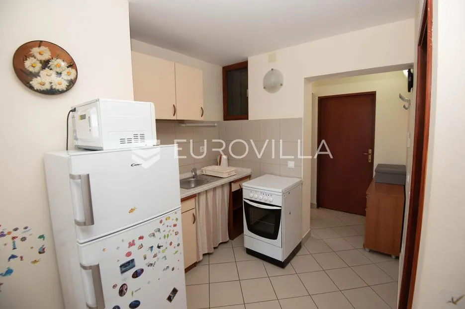 tisno, ekskluzivna apartmanska kuća prvi red do mora s panoramskim pogledom i brodicom - slika 51