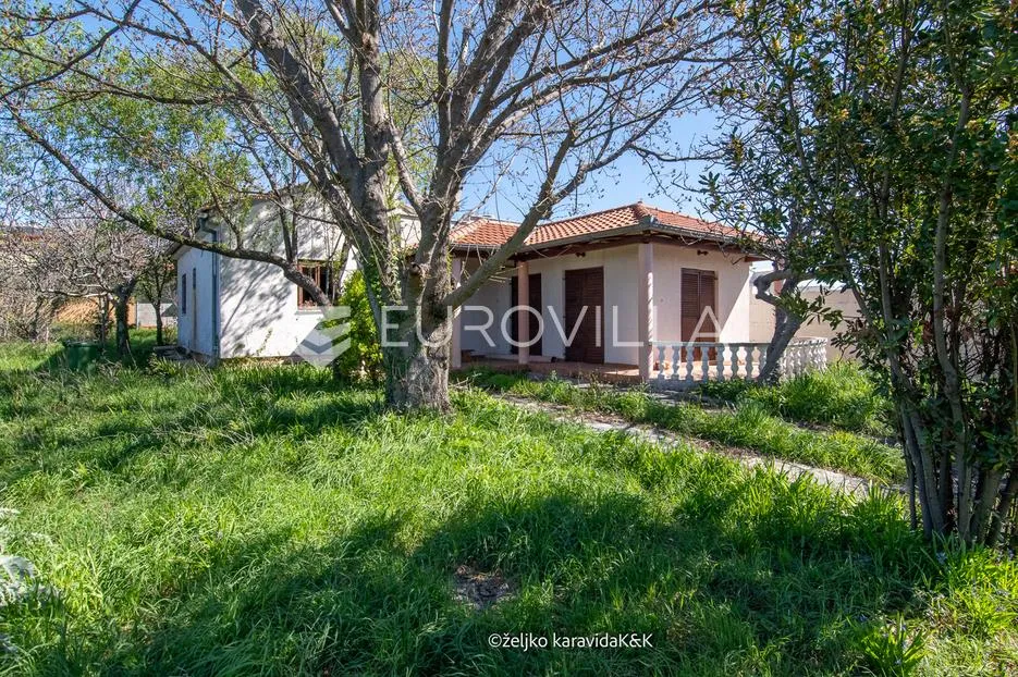 zadar, karma, kuća s vrtom na izvrsnoj lokaciji prvi red uz more, 111 m² - slika 2